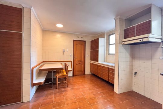 Cozinha de apartamento para alugar com 4 quartos, 180m² em Itaim Bibi, São Paulo