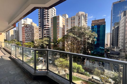 Varanda de apartamento para alugar com 4 quartos, 180m² em Itaim Bibi, São Paulo