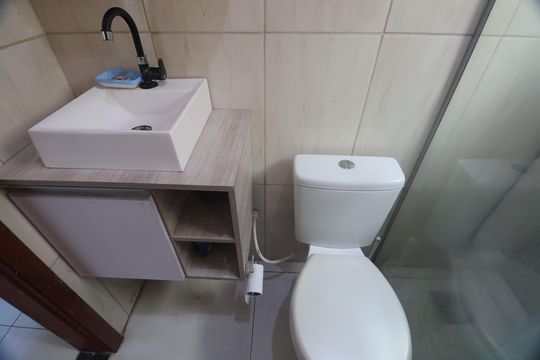 Banheiro  de casa à venda com 2 quartos, 71m² em Olaria, Canoas