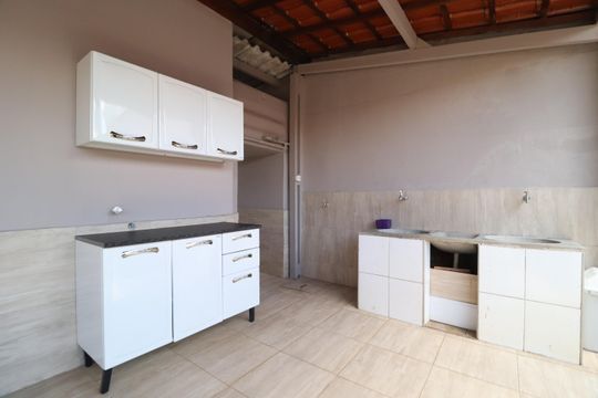 Área de Serviço de casa para alugar com 3 quartos, 170m² em Santa Mônica, Uberlândia