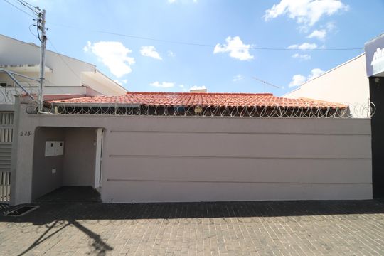 Fachada de casa para alugar com 3 quartos, 170m² em Santa Mônica, Uberlândia