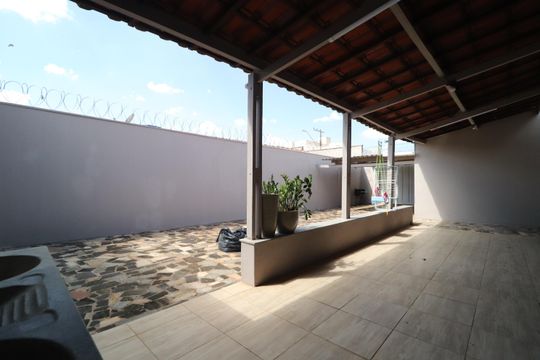 Varanda de casa para alugar com 3 quartos, 170m² em Santa Mônica, Uberlândia