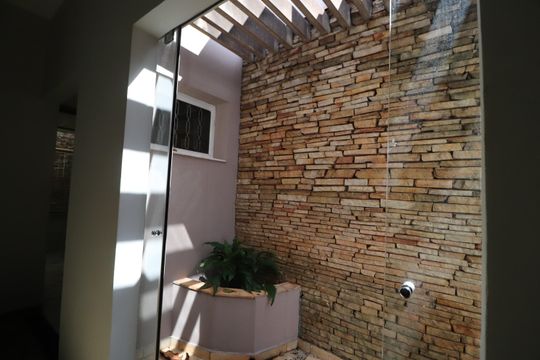 Jardim de Inverno de casa para alugar com 3 quartos, 170m² em Santa Mônica, Uberlândia