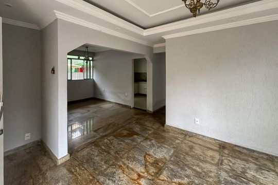 Sala de casa para alugar com 3 quartos, 130m² em Sagrada Família, Belo Horizonte