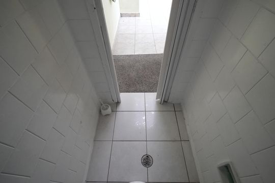 Banheiro de serviço de casa para alugar com 2 quartos, 110m² em Campestre, Santo André