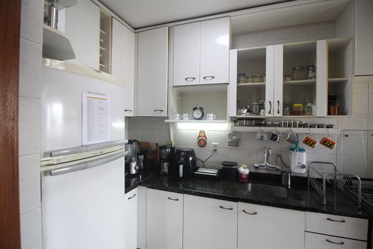 Cozinha de apartamento à venda com 2 quartos, 63m² em Cristo Redentor, Porto Alegre