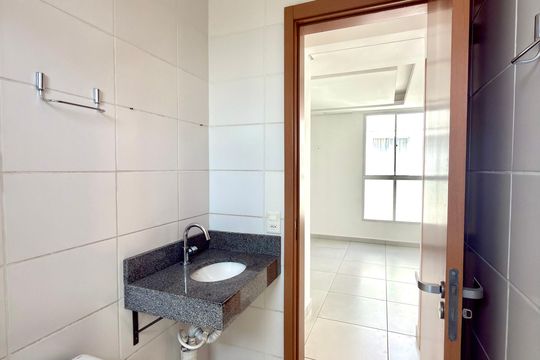 Banheiro Social de apartamento à venda com 2 quartos, 45m² em Parque Maracana, Contagem