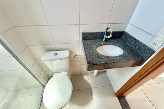 Banheiro Social de apartamento à venda com 2 quartos, 45m² em Parque Maracana, Contagem
