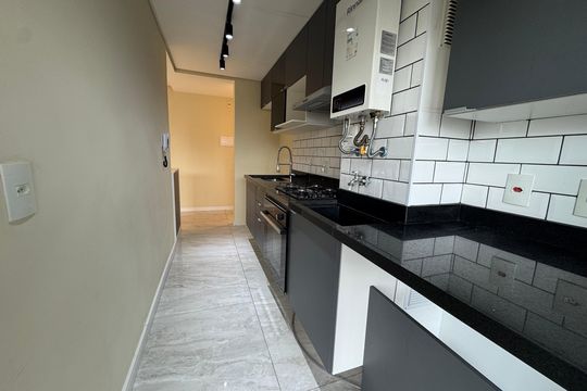 Cozinha de apartamento para alugar com 2 quartos, 50m² em Jardim Roberto, Osasco