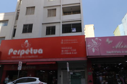 Plaquinha de apartamento para alugar com 4 quartos, 90m² em Centro, Uberlândia