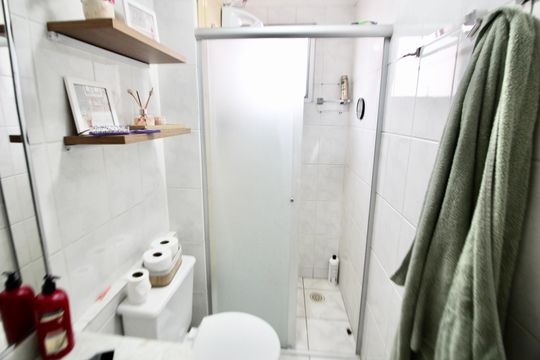 Banheiro de apartamento à venda com 2 quartos, 55m² em Burgo Paulista, São Paulo