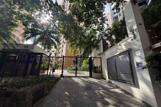Fachada de apartamento para alugar com 3 quartos, 260m² em Pacaembu, São Paulo