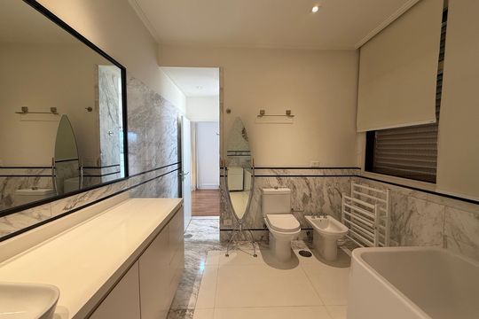 Banheiro 1 de apartamento para alugar com 3 quartos, 260m² em Pacaembu, São Paulo