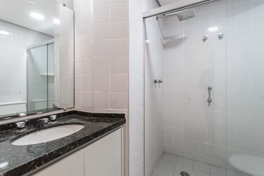 Banheiro Social de apartamento para alugar com 3 quartos, 120m² em Vila Uberabinha, São Paulo