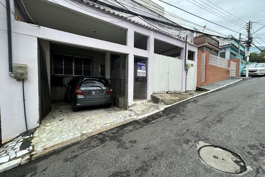 Fachada + placa de casa para alugar com 3 quartos, 80m² em Vila Valqueire, Rio de Janeiro