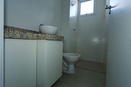Banheiro de kitnet/studio para alugar com 1 quarto, 32m² em Nova Suíça, Belo Horizonte