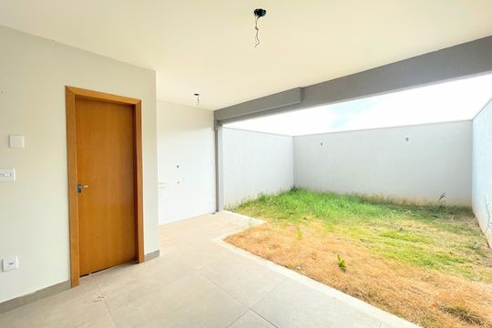 Área externa de casa à venda com 3 quartos, 160m² em Santa Amelia, Belo Horizonte