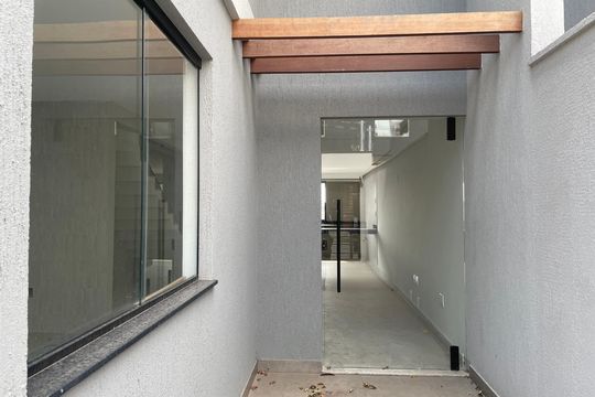 Área externa de casa à venda com 3 quartos, 160m² em Santa Amelia, Belo Horizonte