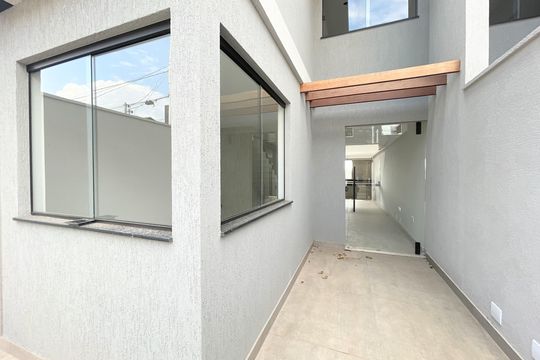 Área externa de casa à venda com 3 quartos, 160m² em Santa Amelia, Belo Horizonte