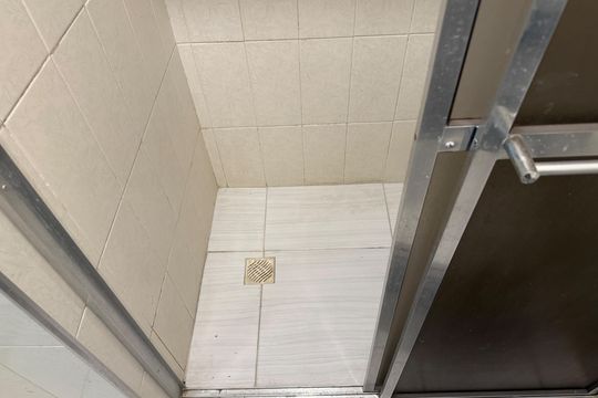 Banheiro de apartamento para alugar com 1 quarto, 70m² em Boqueirão, Santos