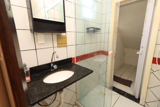 Banheiro de casa para alugar com 1 quarto, 60m² em Stella Maris, Salvador