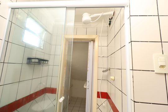 Banheiro de casa para alugar com 1 quarto, 60m² em Stella Maris, Salvador