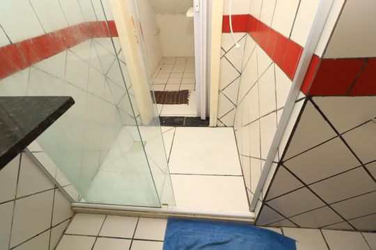 Banheiro de casa para alugar com 1 quarto, 60m² em Stella Maris, Salvador