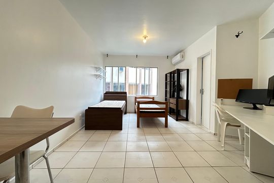 Sala  de apartamento para alugar com 1 quarto, 28m² em Trindade, Florianópolis