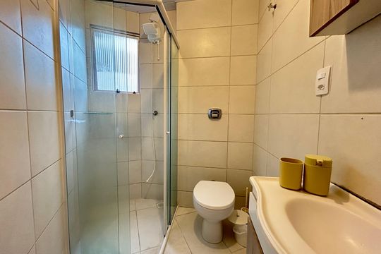 Banheiro de apartamento para alugar com 1 quarto, 28m² em Trindade, Florianópolis