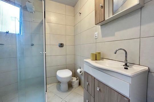 Banheiro de apartamento para alugar com 1 quarto, 28m² em Trindade, Florianópolis