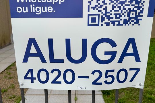 Placa  de casa para alugar com 3 quartos, 175m² em Uberaba, Curitiba