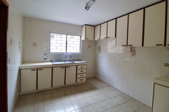 Cozinha de casa para alugar com 3 quartos, 175m² em Uberaba, Curitiba