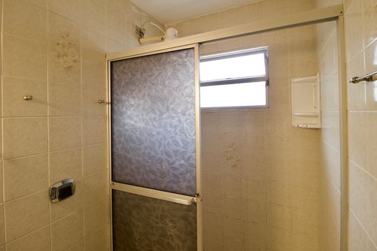 Banheiro 2 de casa para alugar com 3 quartos, 175m² em Uberaba, Curitiba