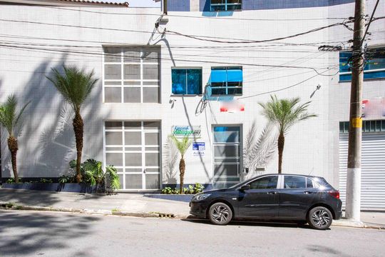 Fachada de casa à venda com 3 quartos, 220m² em Centro, Diadema