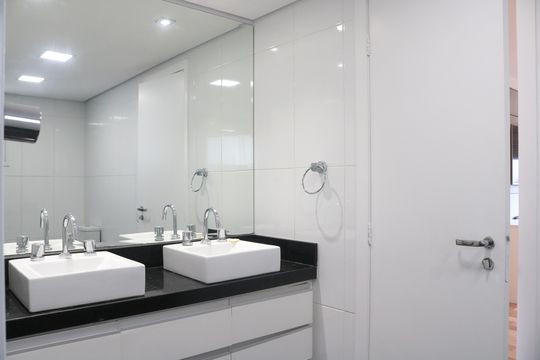 Banheiro 1 de apartamento para alugar com 3 quartos, 160m² em Barra Funda, São Paulo