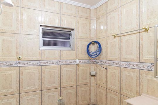 Banheiro de casa para alugar com 2 quartos, 146m² em Vila Capriotti, Carapicuíba