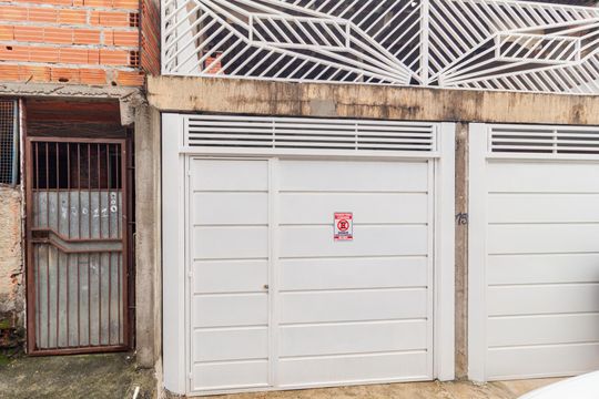 Fachada de casa para alugar com 2 quartos, 146m² em Vila Capriotti, Carapicuíba