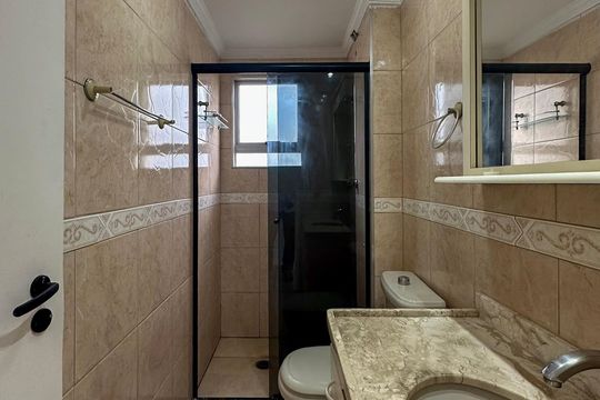 Banheiro de apartamento para alugar com 2 quartos, 64m² em Jardim Santa Emilia, São Paulo