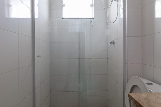 Banheiro Social de casa para alugar com 2 quartos, 45m² em Vila Ré, São Paulo