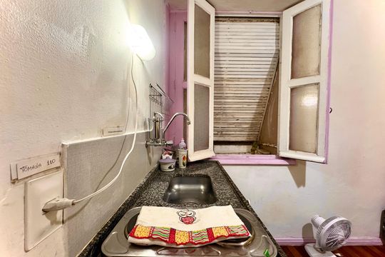 Cozinha de apartamento para alugar com 1 quarto, 22m² em Santa Teresa, Rio de Janeiro