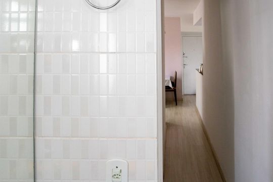 Banheiro de apartamento à venda com 2 quartos, 43m² em Canhema, Diadema