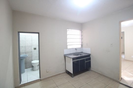 Cozinha de casa para alugar com 1 quarto, 42m² em Jardim Belcito, São Paulo