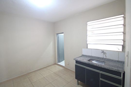 Cozinha de casa para alugar com 1 quarto, 42m² em Jardim Belcito, São Paulo