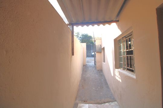 Entrada de casa para alugar com 1 quarto, 42m² em Jardim Belcito, São Paulo