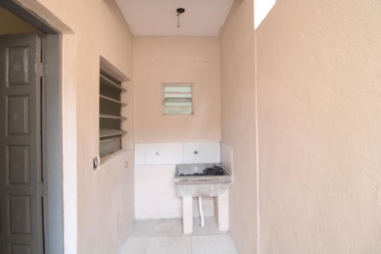 Lavanderia de casa para alugar com 1 quarto, 42m² em Jardim Belcito, São Paulo