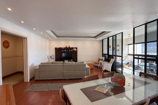 Apartamento para alugar com 4 quartos, 158m² em Jardim Asturias, Guarujá