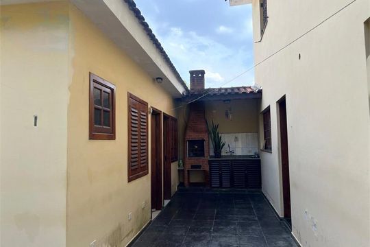 Casa à venda com 4 quartos, 310m² em Vila Irmaos Arnoni, São Paulo