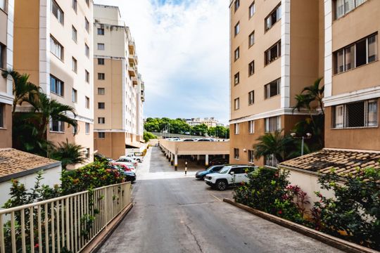 Garagem de apartamento para alugar com 3 quartos, 70m² em Planalto, Belo Horizonte