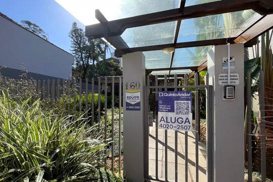Placa instalada em 02/09/2026 com o código HDIC-189 de apartamento para alugar com 2 quartos, 66m² em Rio Branco, Novo Hamburgo