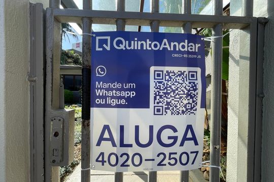 Placa instalada em 02/09/2026 com o código HDIC-189 de apartamento para alugar com 2 quartos, 66m² em Rio Branco, Novo Hamburgo